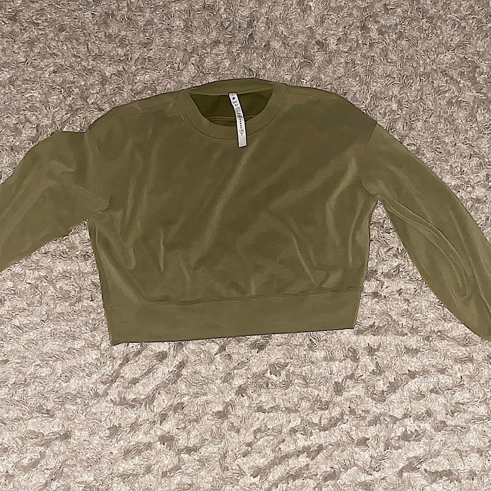 size 6 lululemon perfectly cropped crew in olive green
